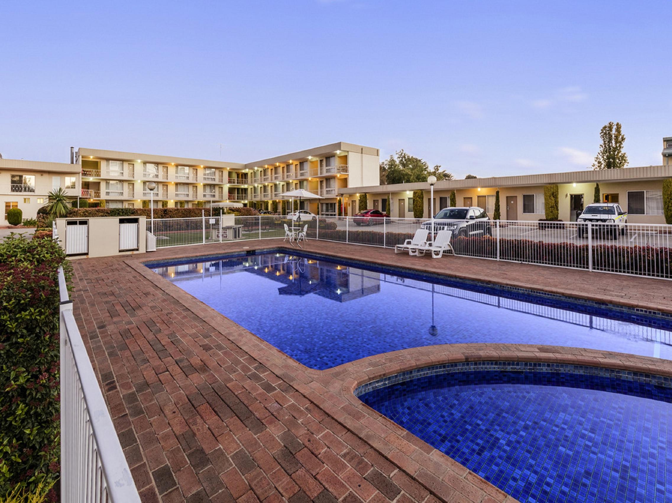 Breakfree Queanbeyan Motel Bagian luar foto